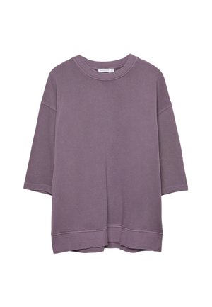 Løs pasform mauve crewneck sweatshirt med sænkede skuldre og kortærmer, ribbet krave, manchetter og nederste kant, præsenteret på hvid baggrund.