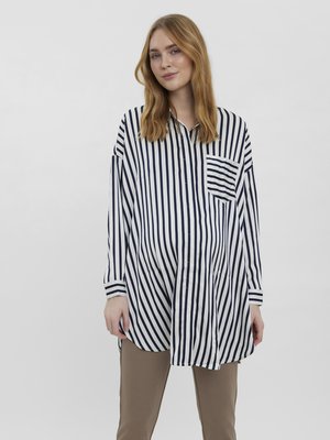 Vero Moda Maternity VMMEDITA LONG SHIRT - Μπλούζα - snow white/navy blazer