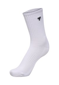 Vit ankelsocka med ribbad textur och en svart logotyp nära toppen. Har förstärkt tå och häl för hållbarhet.