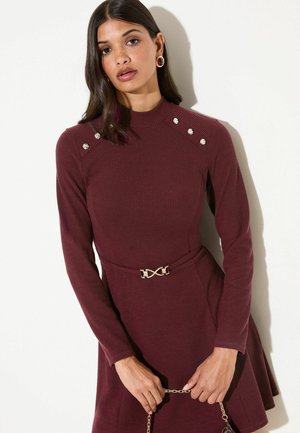 LONG SLEEVE BUTTON SHOULDER BELETED - Svetríkové šaty - berry red
