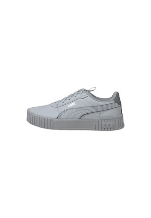 Zapatilla gris con una suela de goma texturizada, parte superior lisa y diseño de cordones. Presenta un logo de Puma en blanco en el costado.