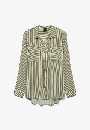 Prugasta srajca z gumbom v zeleni in beli barvi. Ima dve žepki na prsih, ovratnik in nastavljive manšete. Narejena je iz lahkega materiala.