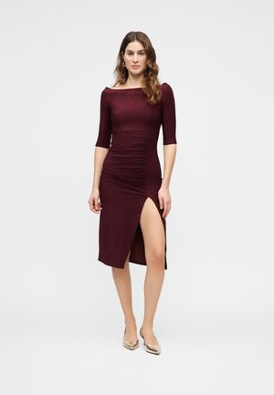OFF SHOULDER DRESS - Vestito elegante - bordeaux lurex