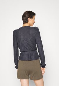 ONLY Tall ONLSTEFFIE - Blusa - night sky