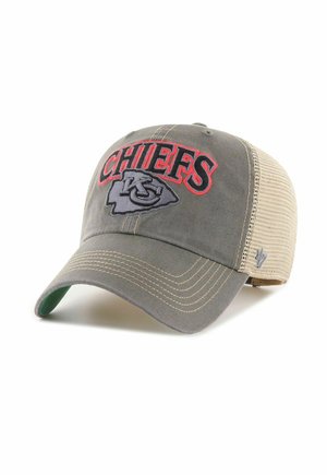 Graue und beige Mesh-Kappe der Kansas City Chiefs mit rotem, besticktem "CHIEFS"-Schriftzug und Team-Logo vorne.