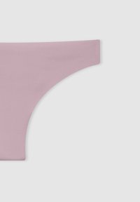 Parte inferiore di bikini rosa con una texture liscia, design a vita bassa e fibbie laterali ampie, caratterizzata da uno stile minimalista senza motivi o dettagli.