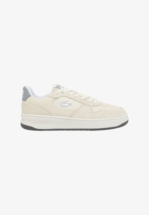 Sneaker Lacoste in pelle crema con accenti grigi, caratterizzate da un design con lacci, punta perforata e suola in gomma testurizzata.