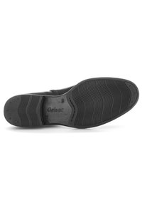 Schwarze Schuhsohle mit strukturiertem Gummi für Grip, mit Rillen und geprägtem "Gabor"-Logo. Glattes schwarzes Lederobermaterial ist an den Kanten sichtbar.