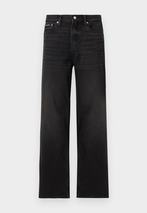 Črne kavbojke s ravnimi hlačnicami, s petimi žepi, z zankami za pas in zapiranjem na gumb, prikazane na belem ozadju.