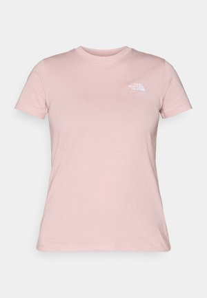 Hellrosa Baumwoll-T-Shirt mit rundem Ausschnitt und kurzen Ärmeln. Verfügt über ein kleines weißes Logo auf der oberen linken Brustregion.