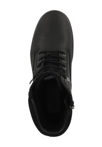 Stivaletto in pelle nera con lacci frontali e zip laterale, caratterizzato da un colletto testurizzato e dettagli in metallo argentato.