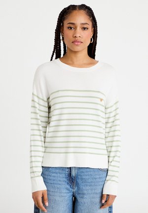 Jersey de manga larga de rayas en blanco y verde claro, cuello redondo, puños y bajo acanalados, sutil detalle de corazón en el pecho, textura de punto suave.