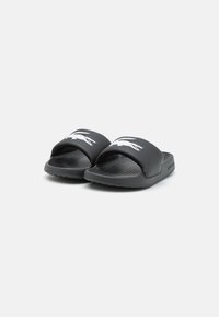 Lacoste SERVE SLIDE JUNIOR SANDALS - Bazénové šmýkačky - black/white