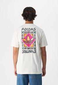 adidas Originals 80S PREMIUM GRAPHIC - T-shirt med print - off white