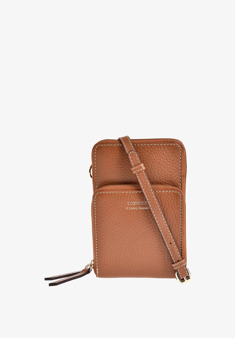 Sac bandoulière en cuir marron avec deux compartiments zippés, surface texturée et une bandoulière amovible. Accents en métal doré.