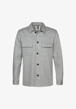 Szara koszula zapinana na guziki, wykonana z miękkiego materiału, z dwiema kieszeniami na piersi, brązowymi guzikami i klasycznym kołnierzykiem.