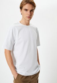 Koton LOOSE FIT CREW NECK SHORT SLEEVE - T-paita - white
