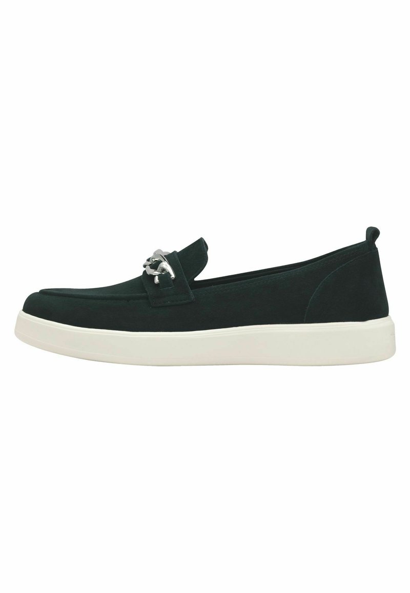 Mörkgrön mockasriv slip-on sko med en vit sula, med en silveraccent framtill och en minimalistisk design.