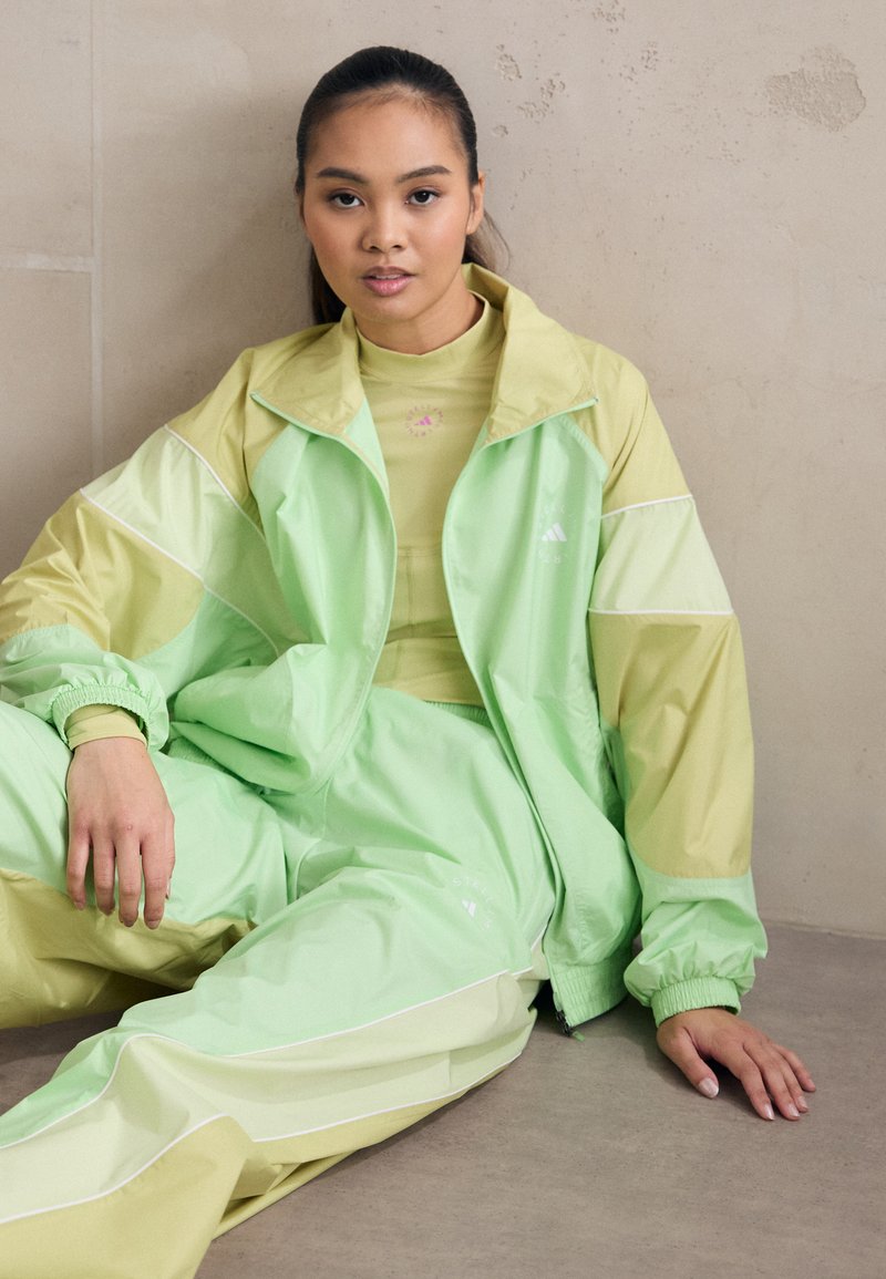 adidas by Stella McCartney TRACKTOP - Training jacket - glow green/halo gold