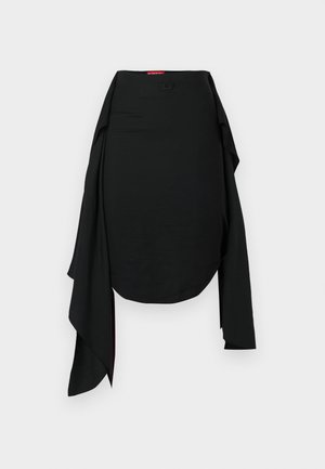 Musta midi seelik pehmest kangast, millel on asümmeetriline disain drapeeritud detailidega ja vöökohal ümmargune logoga detail.