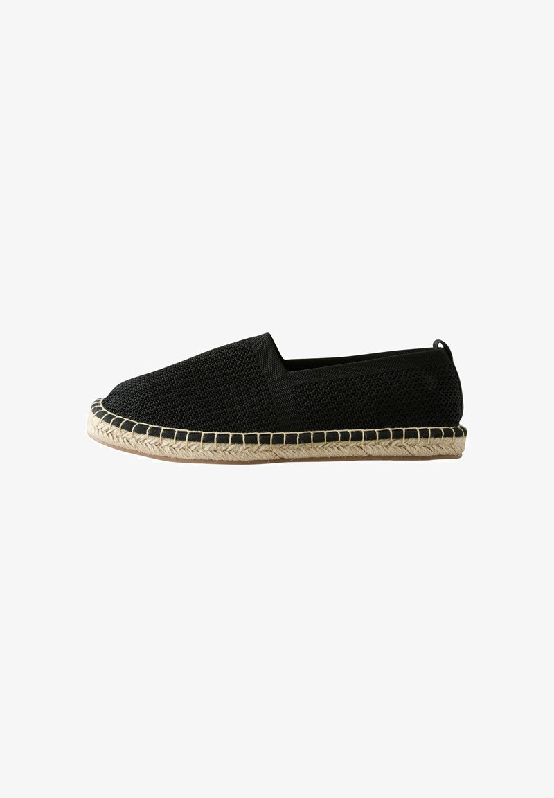 Espadrille noire tissée à enfiler avec semelle en jute tressé et bout arrondi, vue de côté sur fond blanc.