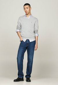 Tommy Hilfiger ESSENTIAL V NECK - Πουλόβερ - light grey heather