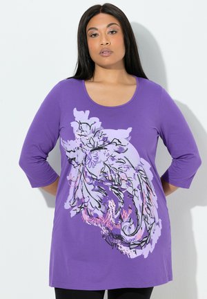 - Bluzka z długim rękawem