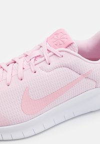Nike Performance FLEX EXPERIENCE RUN 12 - Edzőcipő - pink foam/white/pearl pink/med soft pink
