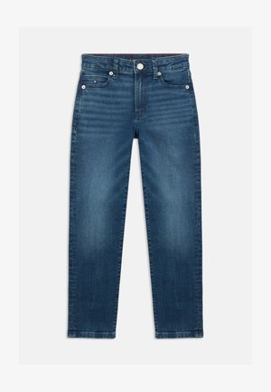 Temno modri kavbojki iz denima, z ravnim krojem, petimi žepi in kovinskimi detajli, z rahlim zbledelostjo na sprednji strani.