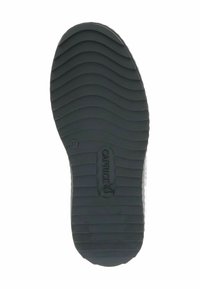 Zwarte rubberen schoenzool met horizontale ribbels, met een verhoogd logo en maatafdruk. Gestructureerd oppervlak voor grip en duurzaamheid.