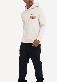 Deus Ex Machina MAX SPEED BOX FIT - Jersey con capucha - dirty white