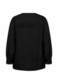 Blusa nera a maniche lunghe con dettaglio di ruffle plissettati sulla parte superiore della schiena e polsini con bottoni e plissè sulle maniche.