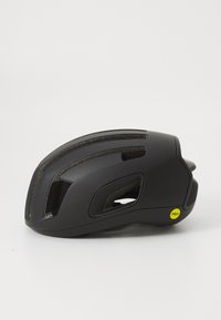 Czarny kask rowerowy o aerodynamicznym kształcie, z fakturowaną powierzchnią, szczelinami wentylacyjnymi i wyraźną żółtą etykietą "Mips".