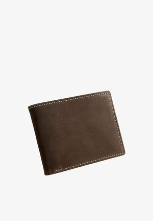 Bruine leren portemonnee met een gladde textuur, voorzien van witte stiksels langs de randen en een bi-fold ontwerp. Minimalistische en functionele stijl.