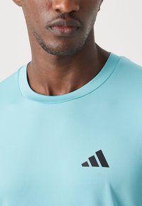 adidas Performance STRETCH - T-skjorte til trening - mint ton/black