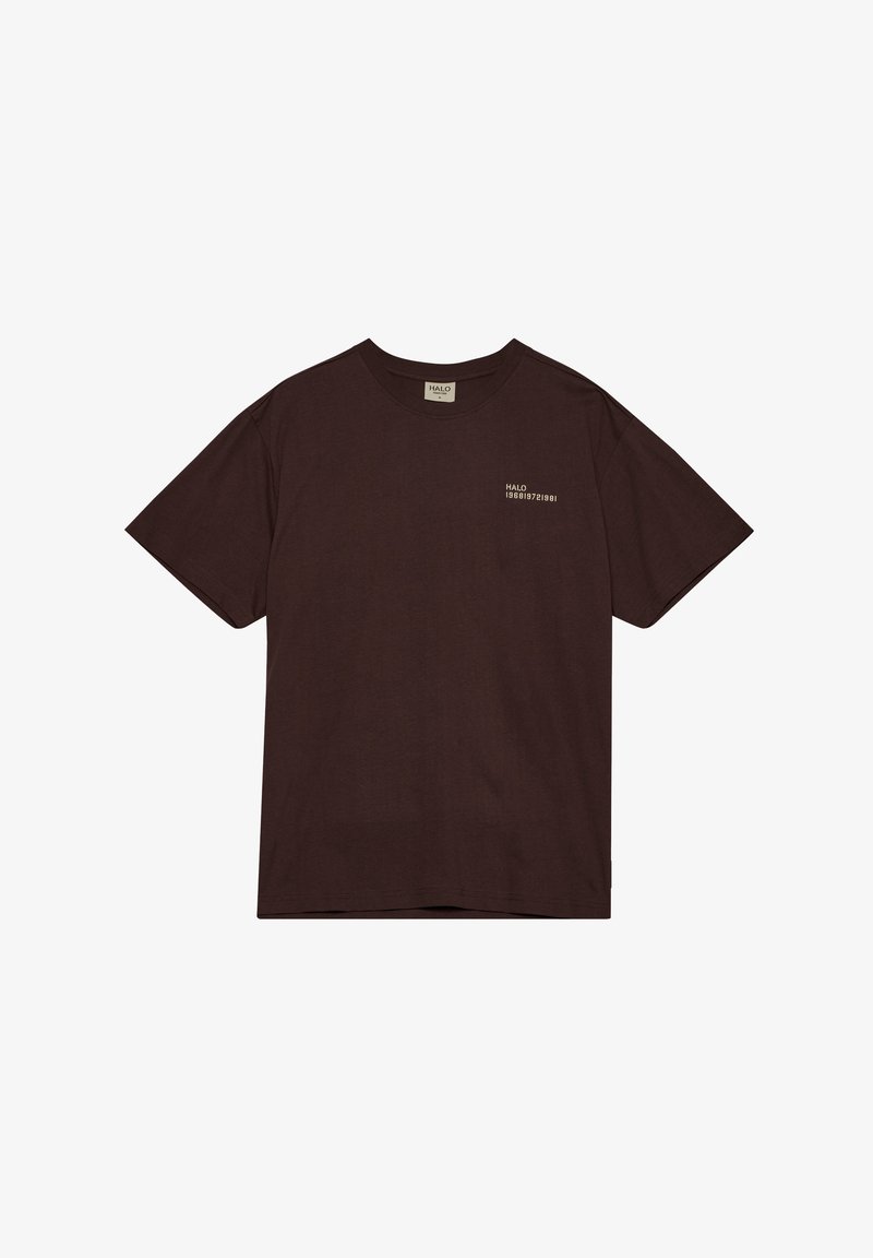 Brązowa bawełniana koszulka z okrągłym dekoltem i krótkimi rękawami. Posiada małe białe logo nadrukowane po lewej stronie klatki piersiowej.