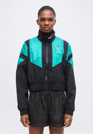 adidas Originals, LIVERPOOL FC CROPPED TRACK TOP - Клубно облекло - black/equipment green