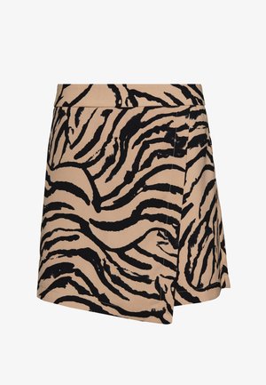 Gonna corta beige con strisce astratte nere che ricordano una zebra e una leggera spaccatura frontale sul lato destro.