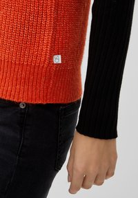 QS Sweter
