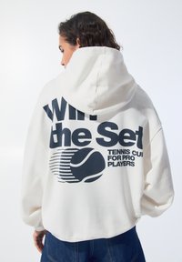 PULL&BEAR - TENNIS GRAPHIC - Hoodie - white Thumbnail Image 1