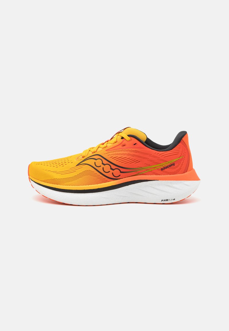 Baskets de course en jaune vif et orange avec un dessus en maille, un renfort à l'orteil, une semelle intermédiaire blanche rembourrée et des détails en noir.