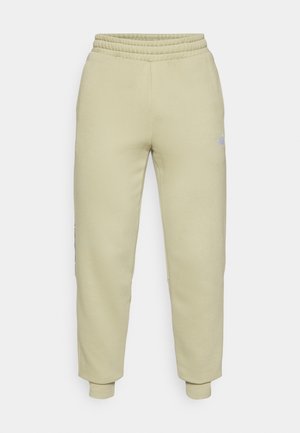 Lysegrønne sweatpants med en blød tekstur, elastisk talje og manchetter ved anklerne. Lille logo-detalje på siden.