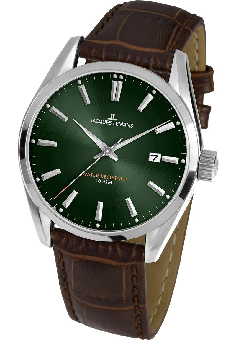 Orologio in acciaio inox con quadrante verde testurizzato, indici delle ore argentati e cinturino in pelle con motivo coccodrillo marrone. Include la visualizzazione della data.