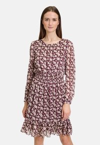 Bordeaux-rotes Blumenkleid mit langen Ärmeln, einem runden Ausschnitt, elastischem Bund und einem Rüschensaum. Hergestellt aus leichtem, transparentem Stoff mit weißen Akzenten.