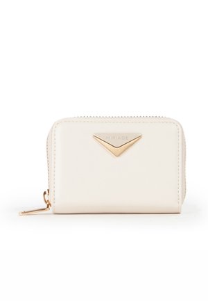 Portafoglio bianco in pelle con texture liscia, hardware tono oro, chiusura a zip e un accento triangolare con il nome del brand "MIRIADA."