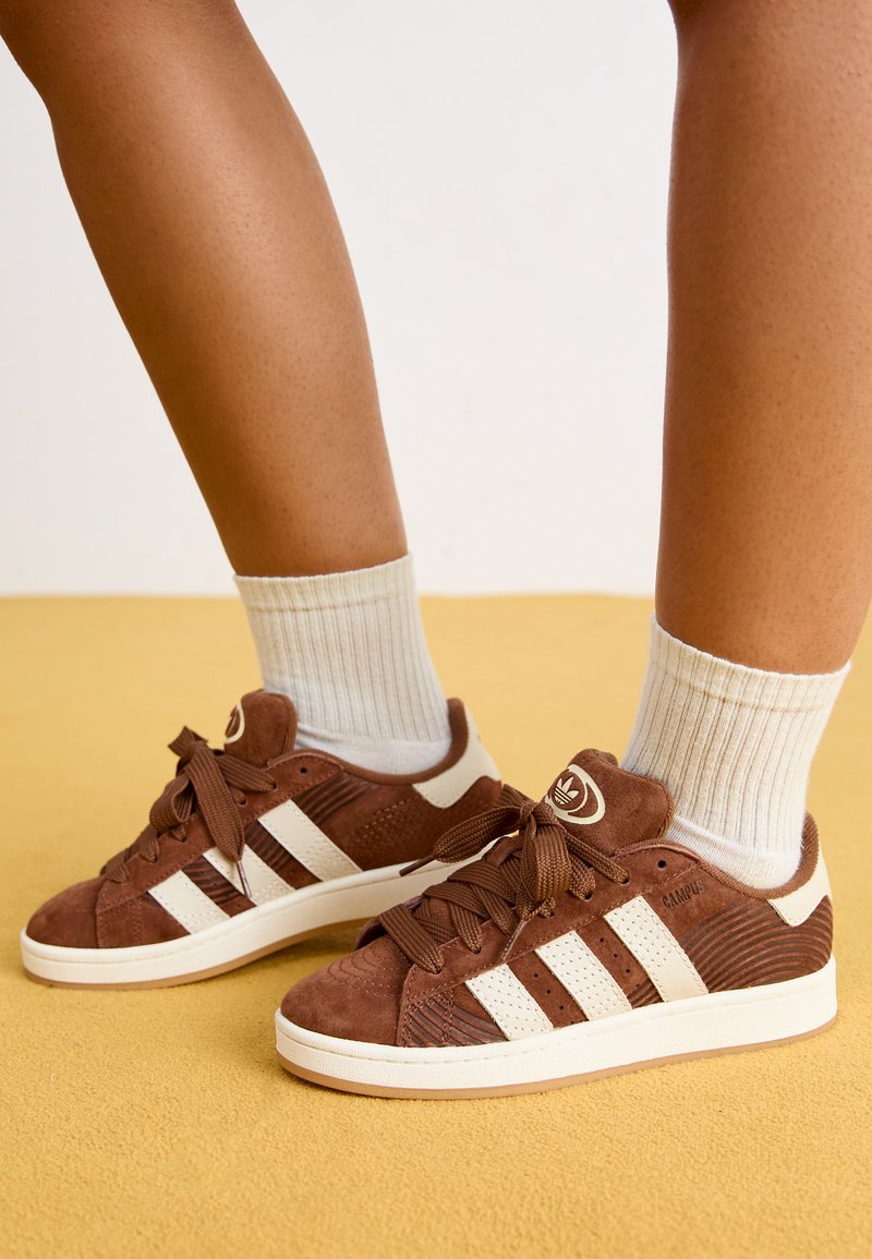 adidas Originals CAMPUS 00S W - Chaussures de skate - preloved brown/core  white/cream white/marron - ZALANDO.CH