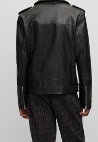HUGO Chaqueta de cuero - black