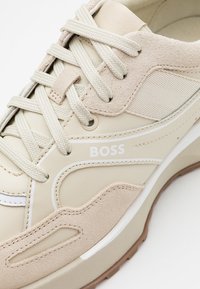 BOSS Sneakers - off-white