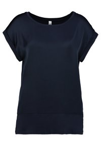 Camicia a maniche corte blu navy realizzata in tessuto liscio. Collo ampio, vestibilità morbida e orlo posteriore leggermente più lungo. Nessun motivo o dettaglio visibile.