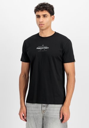 Schwarzes Baumwoll-T-Shirt mit rundem Ausschnitt und kurzen Ärmeln. Mittig platziertes Grafikdesign mit dem Schriftzug "Recognize the Original" und Logo.